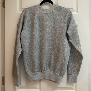 Vintage gray crew neck. Cotton material.